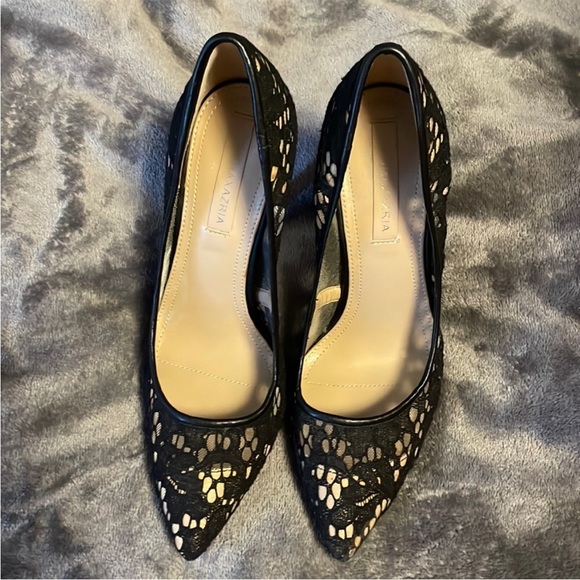 BCBG MAXAZRIA Lace Pumps - Picture 3 of 4